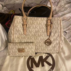 Michael Kors bag with wallet included
